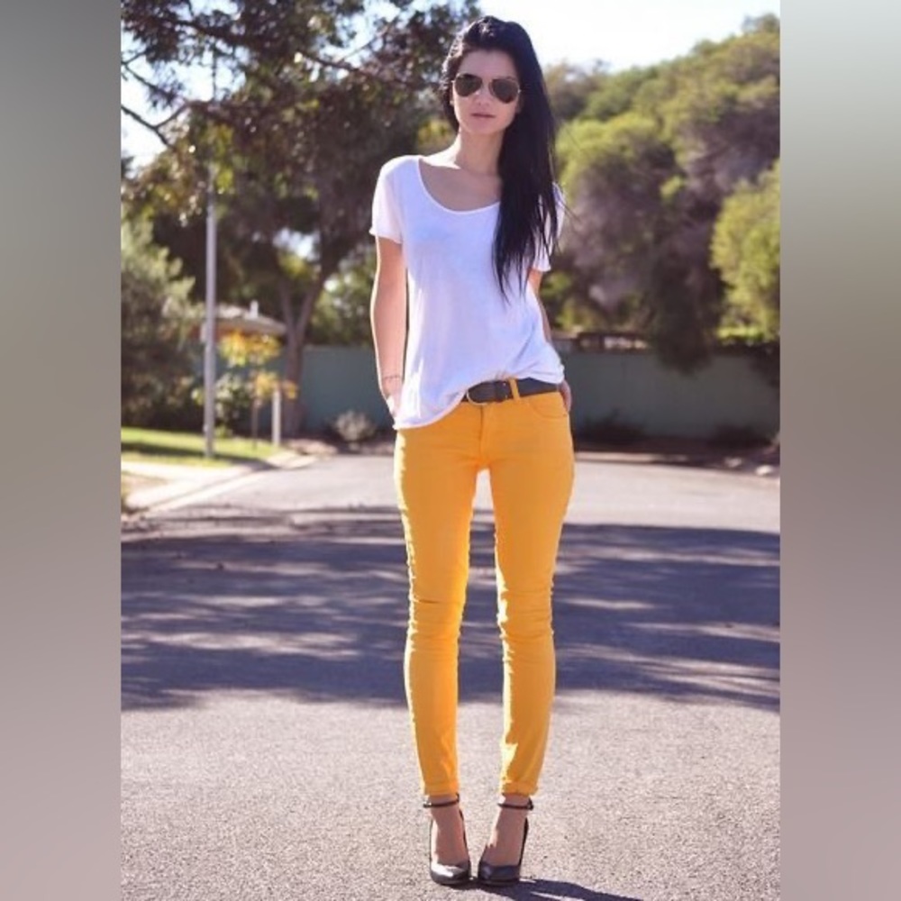 🍋 J Brand Mid Rise Jeans yellow gold pants Jean color colored